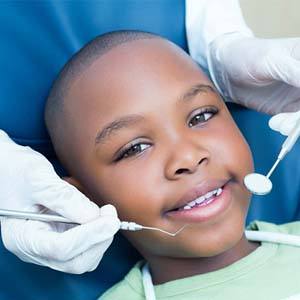 Child seeing a children’s dentist in Lewisville 
