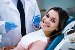 Man seeing dentist in Lewisville